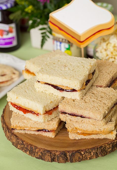 Mini Pb&j Sandwiches, Pb&j Party, Kids Birthday Food, Veggie Straws, Food Set Up, Holiday Party Inspiration, Party Cooking, Party Sandwiches, Mini Sandwiches