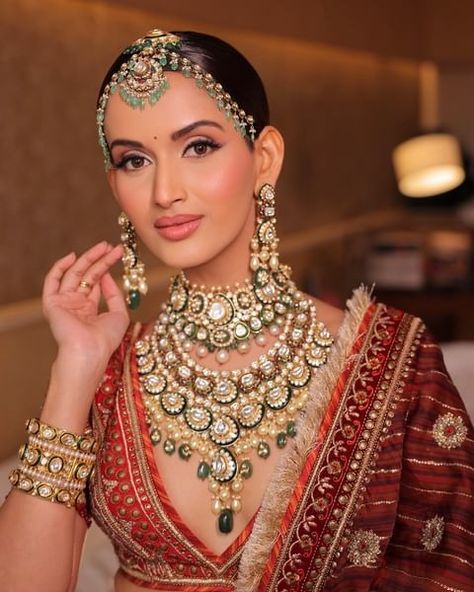 Instagram Jewelry Design Bridal, Polki Bridal Jewellery, Bridal Necklace Set Weddings, Gown Jewellery, Brides Indian, Jewellery Outfit, Desi Jewellery, Bridal Hair Up, Heavy Jewelry