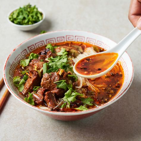 Sichuan ‘Chongqing’ Noodle Soup 03 Sichuan Beef, Spicy Beef Noodle Soup, Beef Ramen, Soup Beef, Marion Grasby, Marion's Kitchen, Asian Dinners, Beef Noodle Soup, Asian Noodles