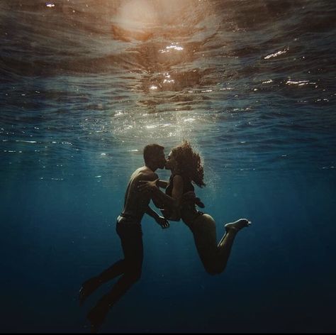 Clara Galle, Film Photography 35mm, Old Cameras, Couple Romance, Mosaic Flowers, Romantic Escapes, Underwater Photos, Prewedding Photography, Engagement Photo Inspiration