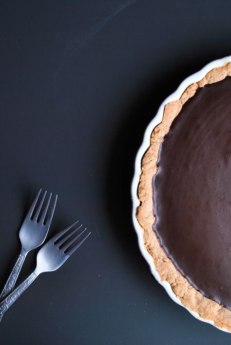 Salted Chocolate Tart with a Chai Shortbread Crust Chai Shortbread, Shortbread Crust Recipe, Shortbread Tart, Yummy Pie Recipes, Chocolate Shortbread, Chocolate Dipped Cookies, The Best Desserts, Flourless Chocolate Cakes, Shortbread Crust