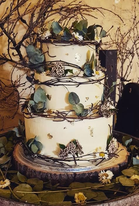 Wedding Cake Forest, Woodland Themed Wedding, Woodland Wedding Cake, Wiccan Wedding, Wedding Cake Tree, Witch Wedding, Vegan Wedding Cake, Vegan Wedding, Viking Wedding