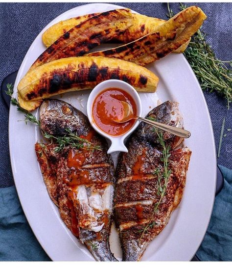 Nigerian Foods, Roast Fish, Popular Food, Nigerian Food, Smoked Fish, Seafood Salad, Fish Recipe, Fish Food, Port Harcourt