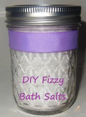 Diy Fizzy Bath Salts, Fizzy Bath Salts, Diy Bath Soak, Diy Scrubs, Baking Soda For Hair, Bath Salts Recipe, Homemade Spa, Bath Salts Diy, Lavender Bath Salts