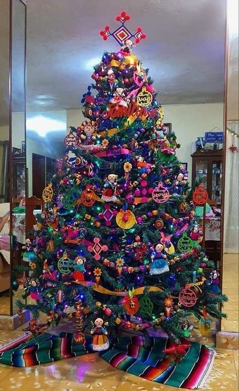 Multi Color Christmas Tree Decorations, Latin Christmas, Christmas Fiesta, Mexican Christmas Decorations, Mexico Christmas, Christmas Tree Inspo, Disney Christmas Tree, Mexican Christmas, Creative Christmas Trees