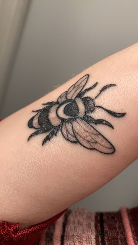 Bee With Moon Tattoo, Bee And Moon Tattoo, Bee Tattoo Wrist, Tattoo With Moon, Honey Bee Tattoo, Wrap Tattoo, Piercing Inspo, Bee Tattoo, Inked Babes