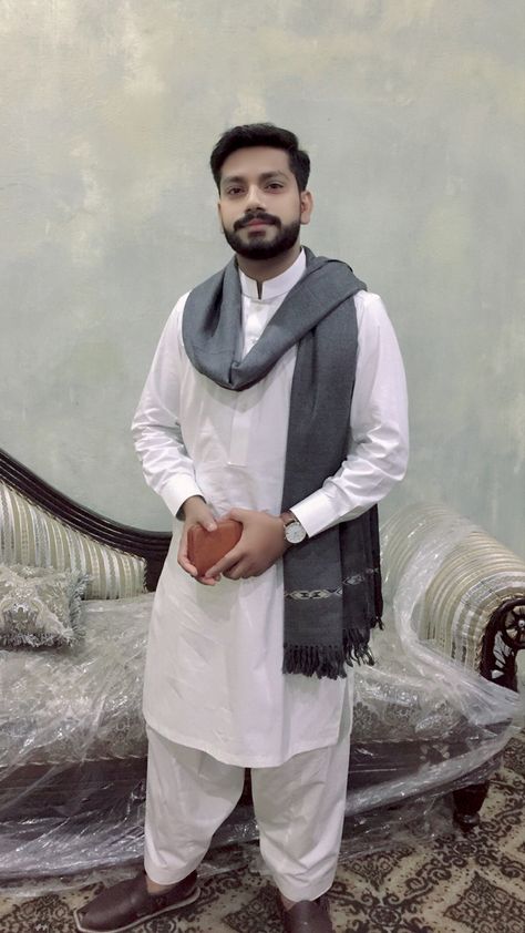 Mehandi outfit for mens in pakistan and world wide. White Shalwar Kameez, Mehandi Outfit, Mehandi Outfits, Green Shawl, Dressing Style, Shalwar Kameez, Dark Gray, Pakistan, Shawl