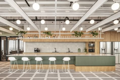 Juice Bar Interior Design, Office Cafe Design, Cafe Kitchen Design, Office Kitchens, Office Cafeteria, Cafeteria Design, Office Canteen, Community Kitchen, Office Break Room