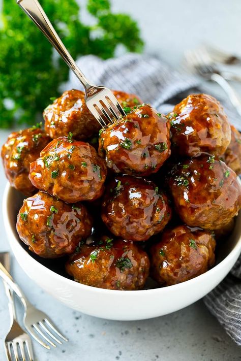 Sweet and Sour Meatballs Recipe | Slow Cooker Meatballs | Crockpot Meatballs | Cocktail Meatballs #meatballs #beef #slowcooker #crockpot #dinner #appetizer #dinneratthezoo Meatballs Cocktail, Meatballs Beef, Meatballs Crockpot, Crockpot Meatballs, Meatball Dishes, Savory Meatballs, Cocktail Meatballs, Sweet And Sour Meatballs, Appetizer Meatballs