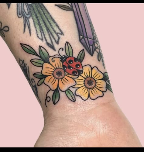 Traditional Tattoo Wrist, Hanger Tattoo, Harmony Tattoo, Ladybug Tattoo, Minimalist Tattoo Ideas, Traditional Tattoo Inspiration, Traditional Tattoo Flowers, Lady Bug Tattoo, Beginner Tattoos