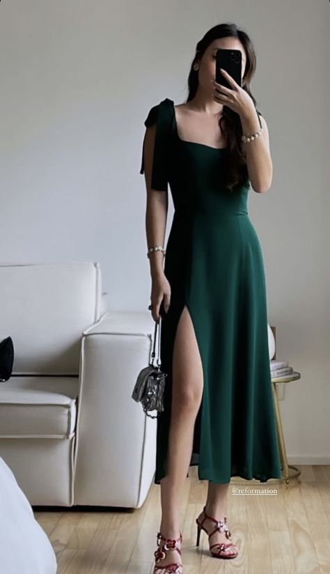 Elegant Green Dress Classy, Green Wedding Guest Outfit, Graduation Dress Green, November Wedding Guest Outfits, Elegant Green Dresses, Formal Chic, Fiesta Outfit, Sparkle Wedding Dress, Ootd Dress