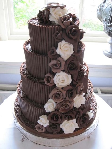 The world's biggest collection of the Cake Design and Decoration Ideas. Brownie Wedding Cakes, White Iced Cake, Chocolate Cake Toppers, Rodjendanske Torte, Chocolate Cake Designs, Creative Wedding Cakes, Chocolate Wedding, Chocolate Wedding Cake, Gorgeous Wedding Cake