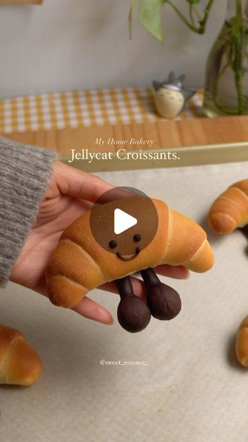 Jellycat Birthday Party, Jellycat Croissant, Jellycat Food, Baking Cottagecore, Aesthetic Bread, Bread Shapes, Jellycat Aesthetic, Croissant Aesthetic, Bakers Square