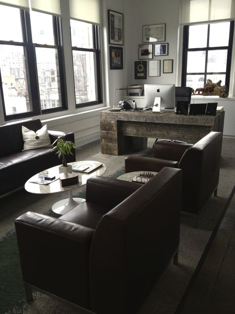 Flatiron, NYC - CEO's office // I hate the desk, but the sitting area is nice. Executive Interior Design, Office Seating Area, Modern Industrial Living Room, Executive Office Design, Industrial Seating, Ceo Office, Industrial Office Design, Corner Seating, Industrial Livingroom