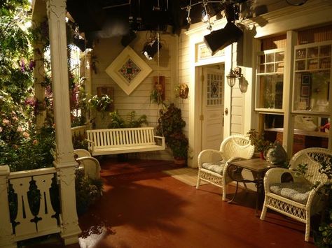 Beauitful country porch.... Victorian Front Porch, Hot In Cleveland, Victorian Porch, Cottage Porch, Victorian Farmhouse, Country Porch, Home Porch, The Porch, Decks And Porches