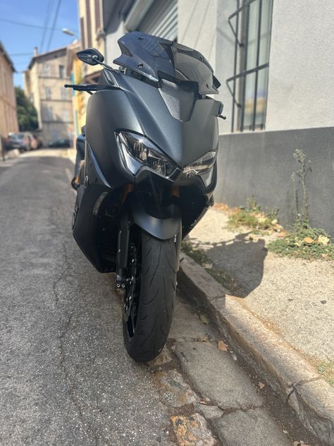 Découvrez cette nouvelle préparation 54cv pour ce TMAX 560 by EG MOTO ! Les modifications : Etriers Brembo, Disques 320mm, Rizer Rizoma, Maitres cylindre Brembo, Commodo Jet Prime, Kit durite, Rétroviseurs DPM.. #tmax #garagetmax #spécialistetmax #tmax500 #tmax530 #tmax560 #tmaxyamaha #yamahatmax #egmoto #modificationtmax #tmaxturbo #préparateurtmax #brembo #jetprime #rizoma #brembo Tmax Yamaha, T Max 530, T Max, Marvel, Art