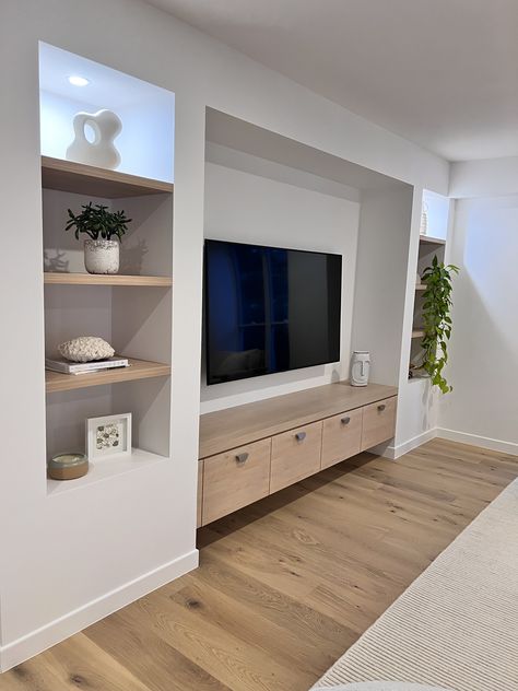 Tv Wall No Fireplace Living Rooms, Inset Tv Wall, Tv Niche Ideas, Basement Tv Rooms, Built In Tv Cabinet, Budget Bedroom Makeover, Tv Nook, Duplex Design, Living Room Renovation