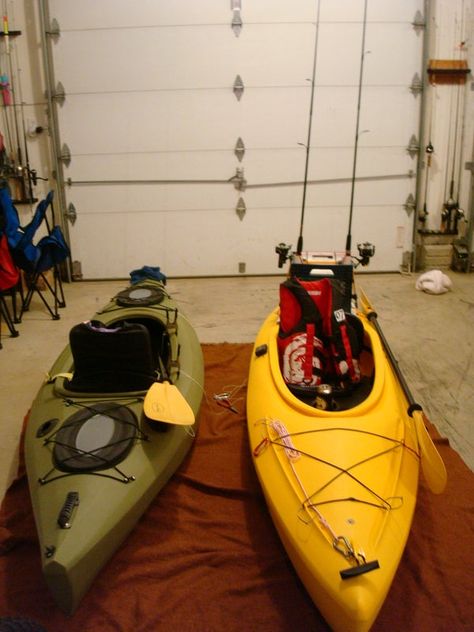 Rigging a SINK (sit-in-kayak) for Fishing : 4 Steps (with Pictures) - Instructables Canoe Wallpaper, Canoe Restoration, Sit In Kayak, Diy Canoe, Canoe Trailer, Small Canoe, Canoe Rack, Boat Pattern, Canoe Plans