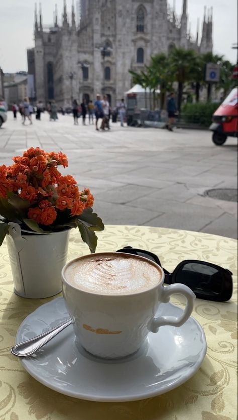 Foto Milano Aesthetic, Italian Coffee Aesthetic, Milan Moodboard, Adventurer Aesthetic, Cafe Milano, Milano Aesthetic, Milan Travel, Shopping Pictures, Italy Coffee