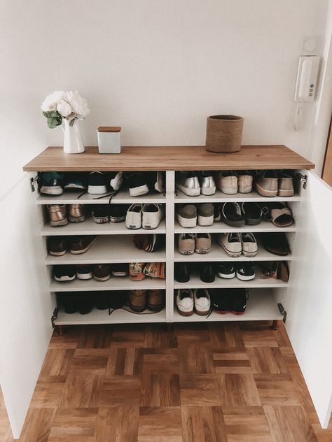 DIY Schuhregal – IKEA Hack – thegianolas Ikea Inspiration, Ikea Design, Easy Ikea Hack, Ikea Decor, Ikea Hack Ideas, Ikea Furniture Hacks, Diy Ikea Hacks, Ikea Home, Ikea Storage