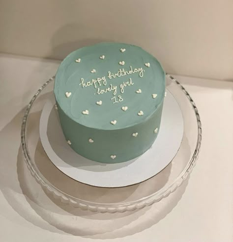 Simplistic Birthday Cakes Aesthetic, April Cake Ideas, Birthday Cake Simple Aesthetic, Aesthic Cakes, Simplistic Birthday Cake, Simple Cakes Aesthetic, Cute Simple Birthday Cakes, Bento Cake Simple, Simple Bday Cakes