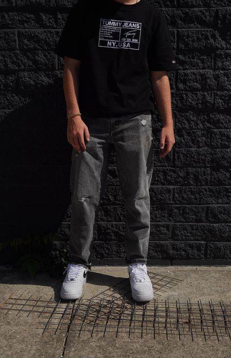 Zumiez Outfits Men, Glowup Plan, Zumiez Outfits, Outfit Pic Ideas, Grey Jeans Outfit, Jeans Outfit Men, 90s Fashion Men, Fashion Pose, Outfits Hombre