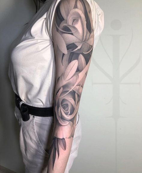 Body Flow Tattoo, Vesuvio Tattoo, Realism Floral Tattoo, Large Floral Tattoo, Floral Arm Sleeve, Peony Sleeve, Black Mode, Filigree Tattoo, Feminine Tattoo Sleeves