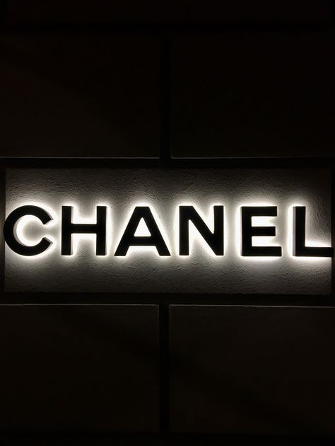 Barber King, Matte Black Background, Chanel Poster, Chanel Wallpaper, Black Sign, Office Signage, Backlit Signs, Entrance Gates Design, Beauty Places