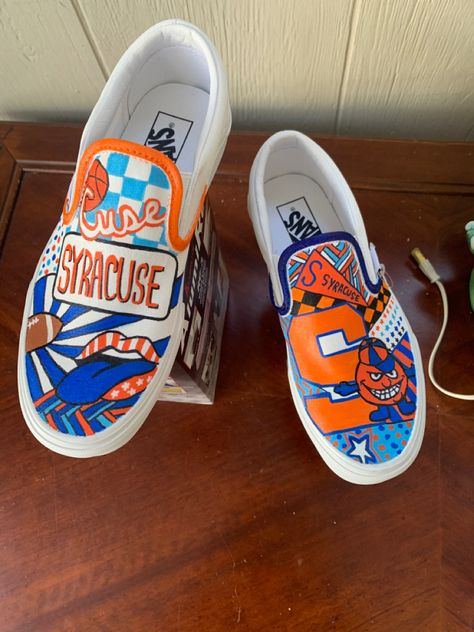 School Spirit Shoes Diy, Hand Painted School Spirit Shoes, Spirit Shoes Painted, School Spirit Shoes, Spirit Outfits, Artsy Shoes, Shoe Painting, Painted Shoes Diy, Painted Vans