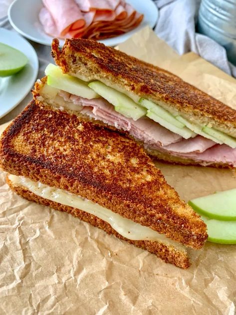 Grilled Ham and Cheese With Apple | Foodtalk Crispy Grilled Cheese, Perfect Grilled Cheese, Grilled Ham And Cheese, Classic Grilled Cheese, Havarti Cheese, Grilled Ham, Apples And Cheese, Piece Of Bread, Lunch Salads