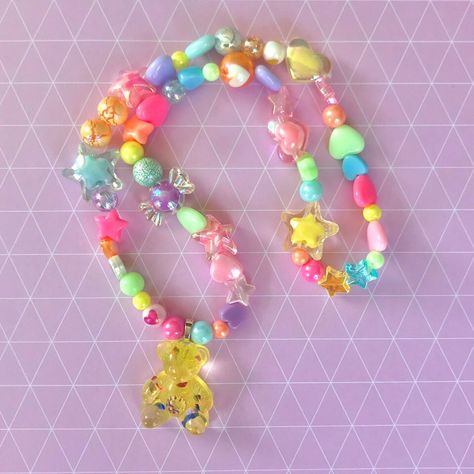 Beaded Teddy Bear, Rave Kandi Ideas, Fairy Kei Accessories, Kei Jewelry, Teddy Bear Necklace, Kawaii Bracelet, Jewelry Kawaii, Pony Gift, Kandi Inspo