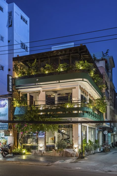 Gallery of Namra Coffee / D1 Architectural Studio - 5 Cafe Outside Design, Restaurants Exterior, Cafe Building, Cafe Architecture, Restaurant Building, Commercial Building Plans, Rooftop Restaurant Design, Restaurant Exterior Design, Coffee Shop Concept