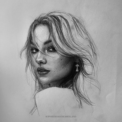 Sophie on Instagram: “(Madelyn reposted)Madelyn Cline. That’s it, that’s the caption @madelyncline . . . . . . . . . . #art #artistic #artwork #artist…” Sara Cameron, Drawing Girls, Watercolor Art Face, Pencil Drawings Of Girls, Pencil Portrait Drawing, Pencil Sketch Images, Fashion Drawing Sketches, Madelyn Cline, Cool Pencil Drawings