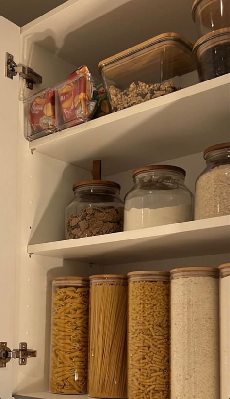 Organized Pantry Aesthetic, Aesthetic Apartment Organization, Aesthetic House Organization, Kitchen Cabinet Food Organization, Kitchen Organisation Aesthetic, First Home Organization, Pantry Organization Aesthetic, Home Essentials Aesthetic, Clean House Inspiration