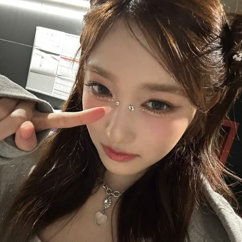 Lee Hyunseo, Ive Leeseo, Girls Diary, Icon X, Makeup Inspo, Cute Icons, Kpop Idol, Kpop Girls, Pretty People