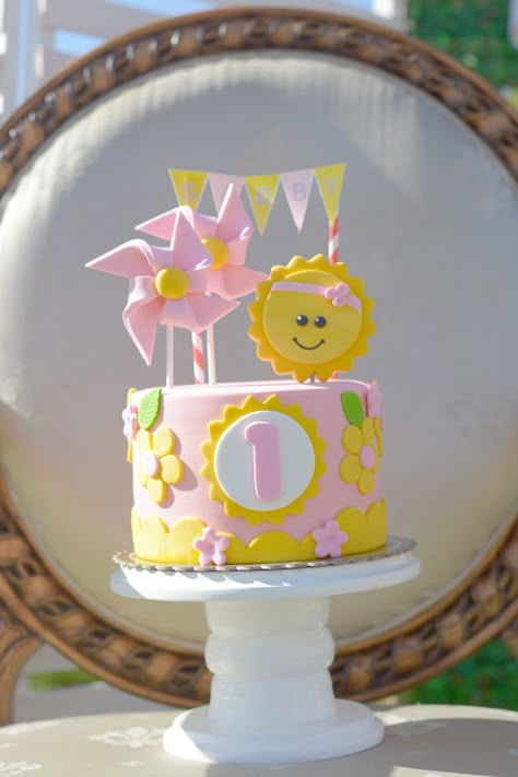 Sabby’s You are My Sunshine Themed Party – Cake Sunshine Themed Party, Pink And Yellow Birthday, Sunshine Birthday Cakes, Baby Shower Pasta, Sunshine Birthday Theme, Turtle Cakes, Pumpkin Cookies Decorated, Cake Batman, Pirate Cakes