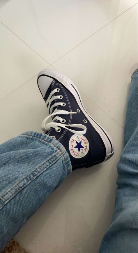 High Tops Aesthetic, Dark Blue Converse, Blue Converse Outfit, Blue Clothes Aesthetic, High Top Converse Outfit, All Star Aesthetic, Blue Converse High Tops, Cool Converse, Navy Blue Outfit