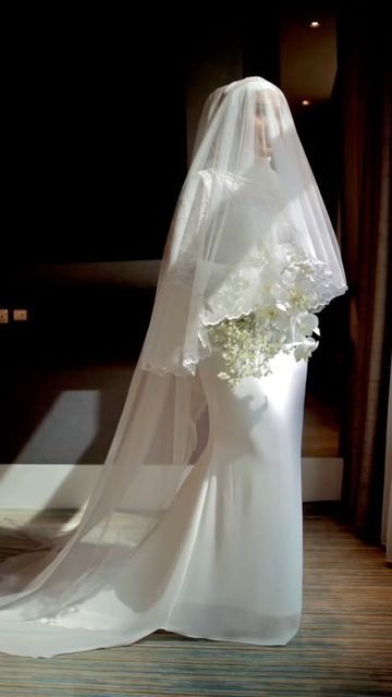 Hijab Wedding Veil, Intimate Nikkah Ideas, Veils Bridal Hijab, Nikah Inspiration, Veil Wedding Hijab, Bridal Veil Ideas, Wedding Moodboard Inspiration, Baju Wedding, Malay Wedding Dress