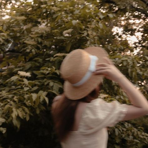 'summer aesthetic blurry girl in a straw hat' Summer Hat Aesthetic, Dorothy Aesthetic, Sun Hat Aesthetic, Straw Hat Aesthetic, Straw Aesthetic, Oc Aesthetic, Hat Aesthetic, Time Series, Aesthetic Board