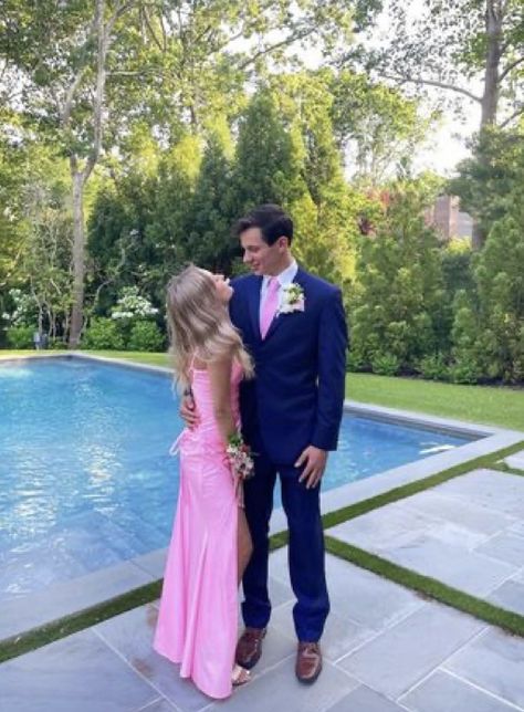 Prom Couples Pink, Lavender Prom Couple, Pink Prom Couple, Prom Dress Classy, Prom Photo Poses, Couple Prom Pictures, Pink Formal Gown, Couple Prom, Light Pink Prom Dress