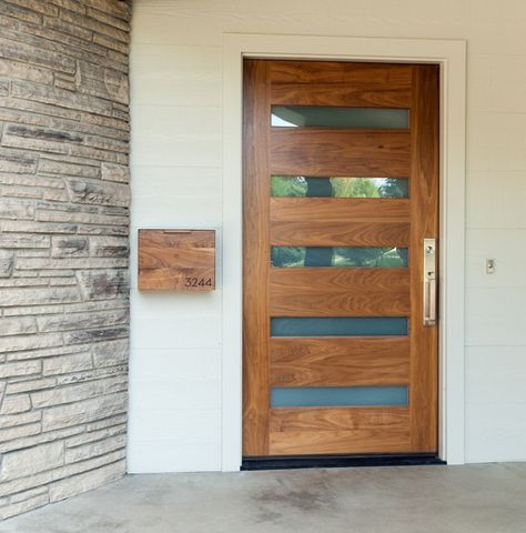 Modern Front Door Design, Modern Exterior Doors, Contemporary Front Doors, Doors Interior Modern, Modern Front Door, Front Door Entrance, House Front Door, Exterior Remodel, Entrance Design