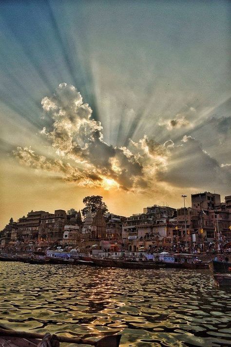 Varanasi. Banaras Asthetic Picture, Banaras Wallpapers, India Asthetic Pics, Banaras Aesthetic Photos, Varanasi Wallpaper, Varanasi Ghat Photography, Varanasi Aesthetic, Varanasi Photography Beautiful, Indian Painters