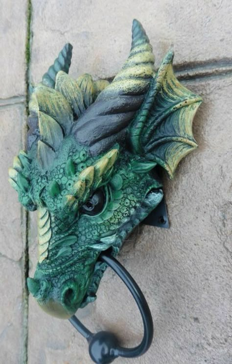 Dragon door knocker 3d Tiskárna, Gothic Dragon, Door Knobs And Knockers, Dragon's Lair, Clay Dragon, Dragon Decor, Dragon Sculpture, Dragon Pictures, Hur Man Målar