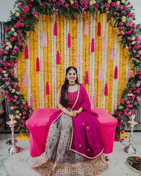 Haldi Backdrop, Mehendi Decoration, Mehendi Party, Leaf Decor Wedding, Mehendi Decor Ideas, Haldi Decor, Indian Wedding Decor, Wedding Stage Backdrop, Wedding Entrance Decor