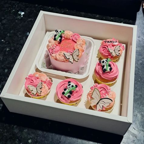 Bento + 5 cupcakes hamper 💞 . . . . . . . . . . DM TO ORDER. #cakewalkbygeeta #hamperideas #hampersinmuzaffarpur #lovebaking #cakesinmuzaffarpur #muzaffarpurbaker #bakersoninstagram #hampergift #cupcakesofinstagram #cakesforher #cakesforbirthday #birthdaycakeideas #hamperbox #cakesinbihar #cakesforeveryoccasion #cupcakestyles Cupcake, Birthday Cake