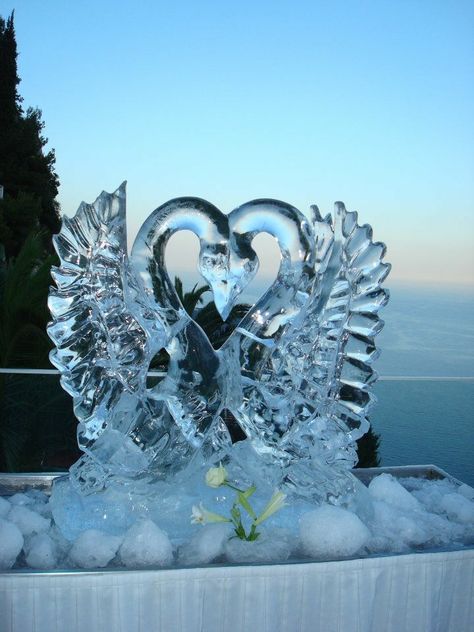 Swan Ice Sculpture Weddings, Swan Theme Decoration, Winter Wedding Ice Sculpture, Swan Ice Sculpture, Ice Sculpture Aesthetic, Wedding Ice Sculpture Ideas, Swan Lake Theme Party, Swan Themed Wedding, Swan Lake Themed Wedding