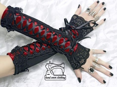 Long Fingerless Gloves, Evening Gloves, Formal Gloves, Gothic Accessories, Lace Gloves, Estilo Punk, Gothic Outfits, Goth Outfits, Gothic Jewelry