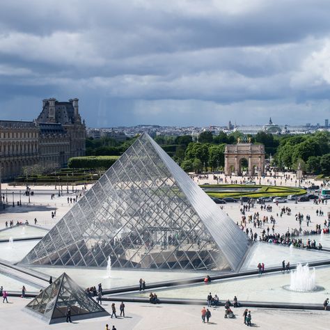 Le Grand Louvre by I.M. Pei Famous Architecture Buildings, Empire Aesthetic, Pyramid House, Louvre Palace, Anubis Statue, Box Architecture, Fashion Theory, Pyramid Building, Louvre Pyramid