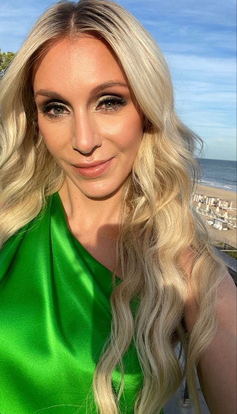 Charlotte Wwe, Charlotte Flair Wwe, Wwe Female Wrestlers, Queen Charlotte, New Photo Download, Wrestling Divas, Charlotte Flair, Wwe Womens, Female Wrestlers