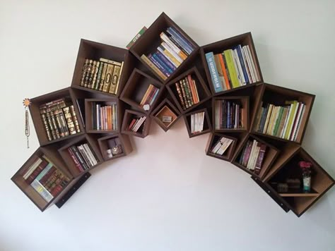 Shelf Interior Design, Creative Shelving, Wall Bookshelf, Creative Bookshelves, Bookcase Diy, Signature Book, Deco Living, Bookcase Design, Bookcase Decor